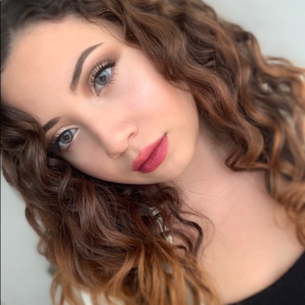 Meet your Posher, Nicole